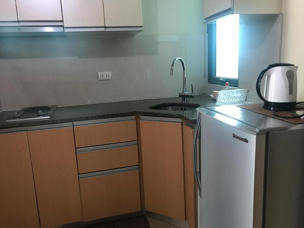 Lena’S Condotel Pasay Esterno foto